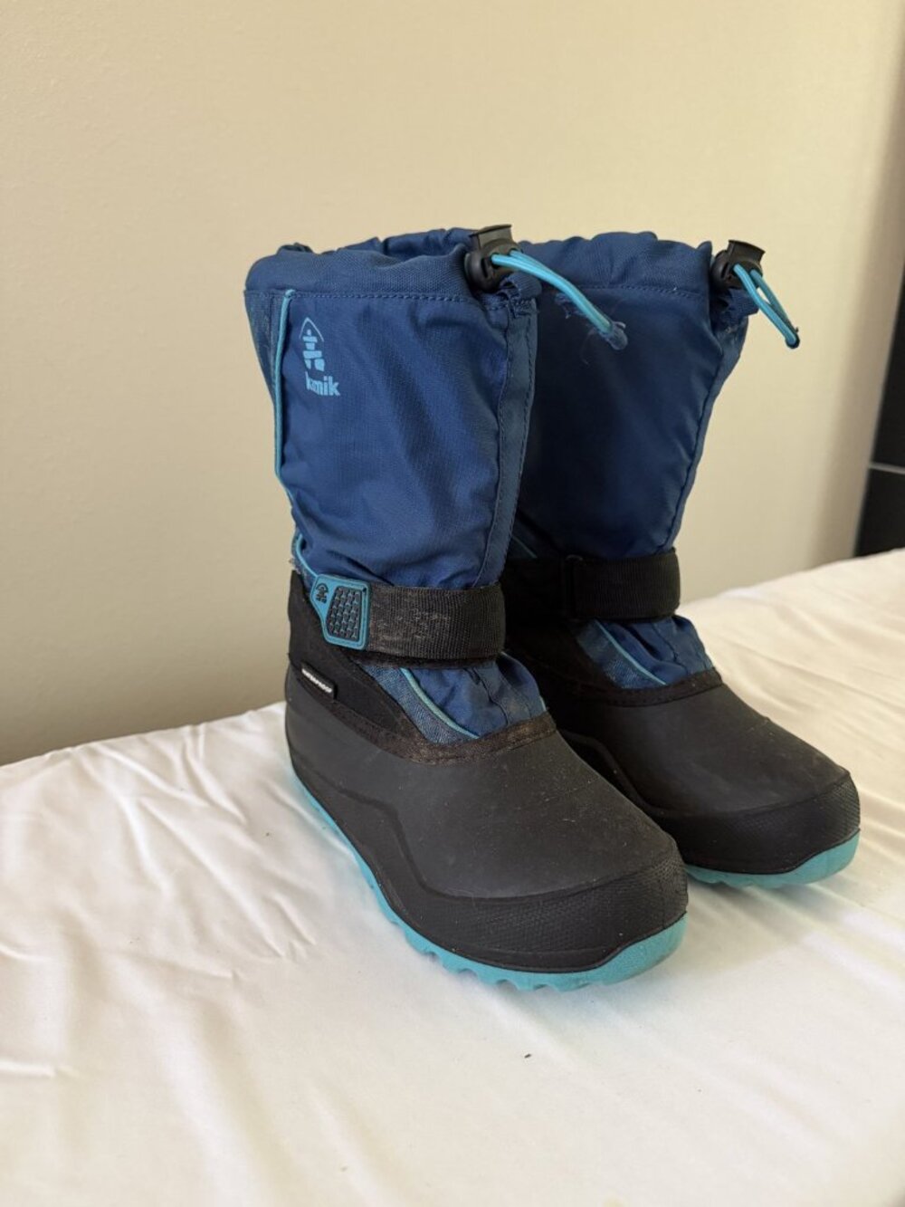 Kamik Kids Waterproof Winter Snow Boots Size 4 Navy and Teal - Picture 2 of 9